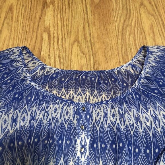 Lightweight pullover women’s blouse Sheer Smocked Waist Quarter sleeves - Picture 4 of 9